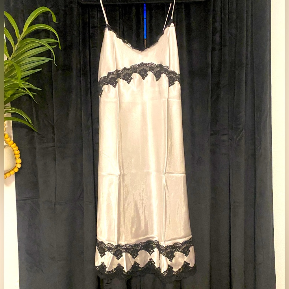 Vintage NWOT VS slip